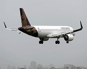 COVID-19: Vistara again announces compulsory leave without pay for up to 3 days for senior employees
