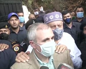 Day after release, Mehbooba meets Farooq, Omar Abdullah