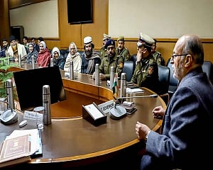 Delhi LG meets Shaheen Bagh protesters, asks them to call off stir