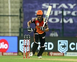 Disciplined KKR attack restrict SRH to 142/4