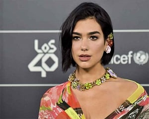 Dua Lipa chops off her damaged hair
