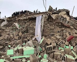 Earthquake kills nine in Turkey, injures dozens in Iran