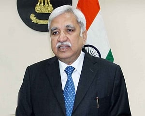 EVMs cannot be tampered with, no question of going back to ballot paper: CEC