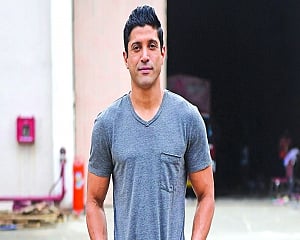 Farhan kickstarts IPL