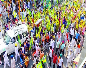 Farmers' rage spills on to road in Haryana
