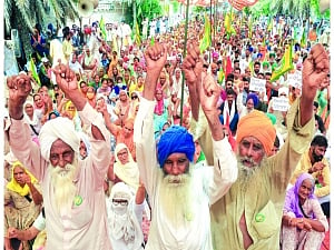 Farmers' stir: Protesters continue to camp at Delhi borders amid heavy police deployment