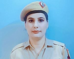 Women cop becomes first delhi police officer to get ‘Out-of-Turn Promotion’ for tracing 76 missing children