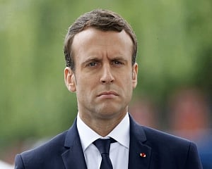 French Prez's posters stuck on Mumbai road, cops remove them