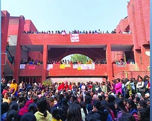 Goon attack at Gargi