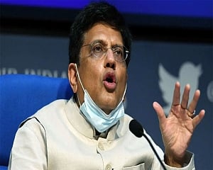 Goyal holds talks with auto industry players, aims for 20% modal share by 2021-22
