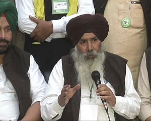 Heads of all protesting farmer unions to be on hunger strike on Monday against agri laws