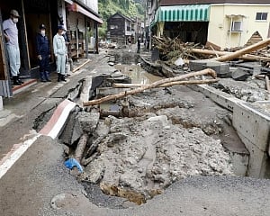 Heavy rain hits scenic central Japan, more damage in south