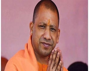 Heavy snowfall delays departure of CMs Adityanath, Rawat from Kedarnath