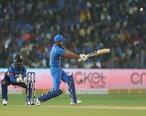 India score 201/6 after Dhawan, Rahul half centuries