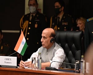 Indian, Chinese Defence Ministers to discuss border dispute