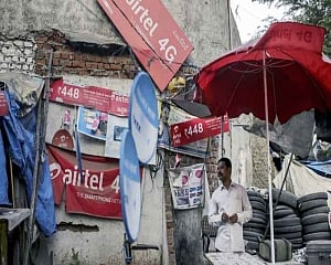 Internet services snapped in Kashmir after rumours surrounding Geelani's health