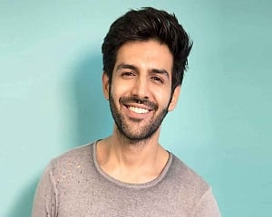 Kartik Aaryan works out at midnight because he is busy doing nothing all day!
