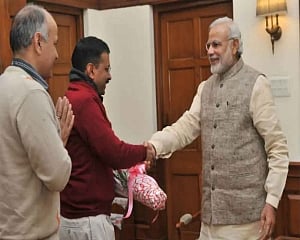 Kejriwal invites PM Modi for his swearing-in ceremony on Sunday