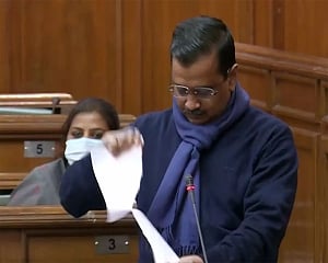 Kejriwal tears copies of Centre's farm laws, says cannot 'betray' farmers