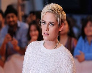 Kristen Stewart's 'SNL' monologue landed her 'Happiest Season', says director Clea DuVall