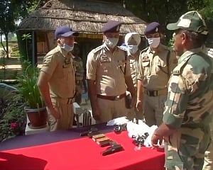 Large quantity of narcotics seized as BSF foiled infiltration bid along IB in Jammu