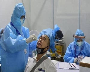 Maha adds over 12,000 COVID-19 cases on second day; 390 die