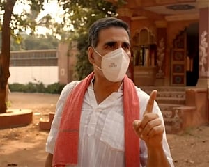 Masks, on-set doctors and temperature checks: Akshay Kumar's 'Bellbottom' gears up for UK shoot