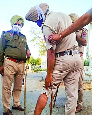 Nihangs attack police team, chop off cop’s hand