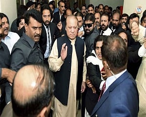 Pak to request British govt for Sharif's deportation