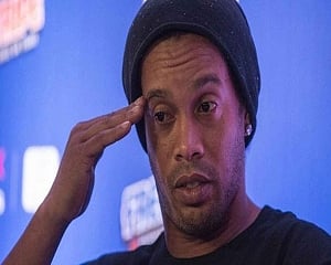 Paraguayan judge orders Ronaldinho to remain in prison