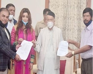 Payal Ghosh meets Maharashtra governor seeking Y category security
