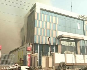 One firefighter killed, 14 others injured in Delhi factory fire