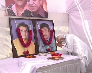 PM pays tributes to ex-CM Keshubhai Patel, meets his kin