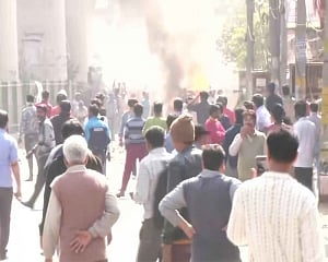 Protesters torch two houses, fire tender at Jaffrabad and Maujpur
