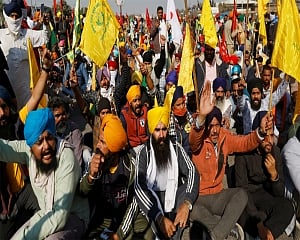 Protesting farmers' steadfast in their demands as Delhi temperature plummets to season's lowest yet