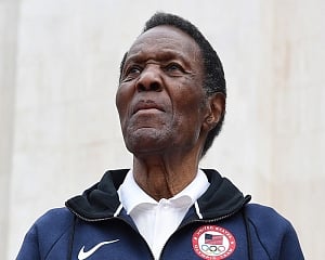 Rafer Johnson, 1960 Olympic decathlon champion, dies at 86