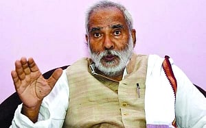 Raghuvansh gives RJD jolt, quits in hand-written note