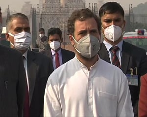 Rahul Gandhi meets president over farm laws,Â  Priyanka Gandhi detained during protest