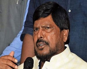 Ramdas Athawale visits Kangana as mark of solidarity