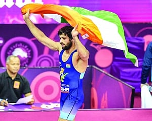 Ravi shows class with Gold
