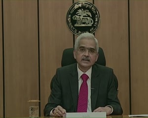 RBI holds interest rates, sees economy contracting 9.5% in FY21