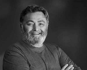 Rishi Kapoor no more, confirms Amitabh Bachchan