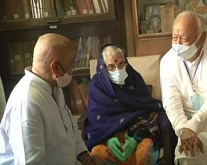 RSS ideologue Vaidya cremated; Bhagwat, Gadkari pay tributes