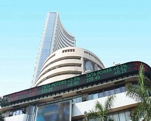 Sensex, Nifty end flat on negative global cues