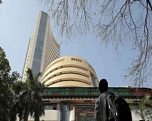 Sensex ends 136 pts lower; Nifty slips below 11,650