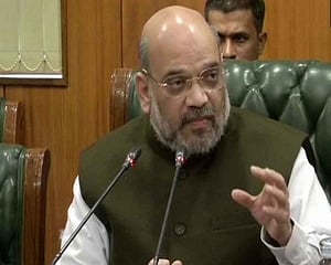 Shah reviews lockdown situation, takes stock of supply of essential commodities