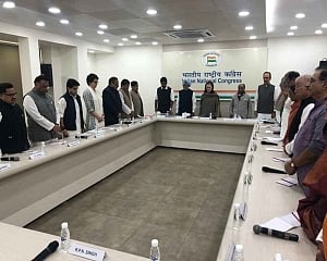 Sonia demands Amit Shah's resignation