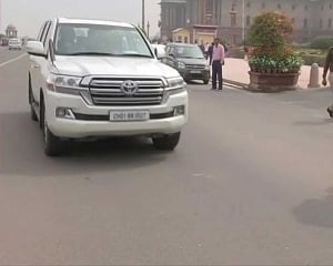 Sonia Gandhi-led Cong delegation meets Kovind over Delhi violence