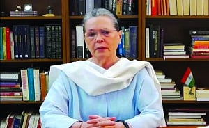 Sonia keeps dissenters in check with appointments