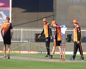 SRH opt to bowl against MI in must-win match, Rohit returns